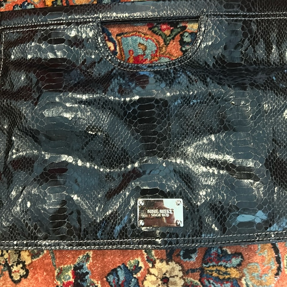 Nine West clutch Patened leather excellent condition practically brand new